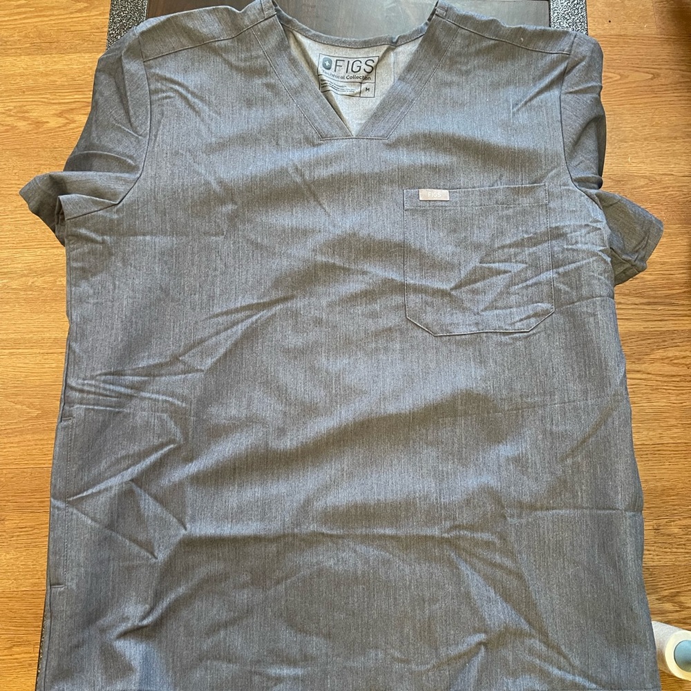 Figs scrub top